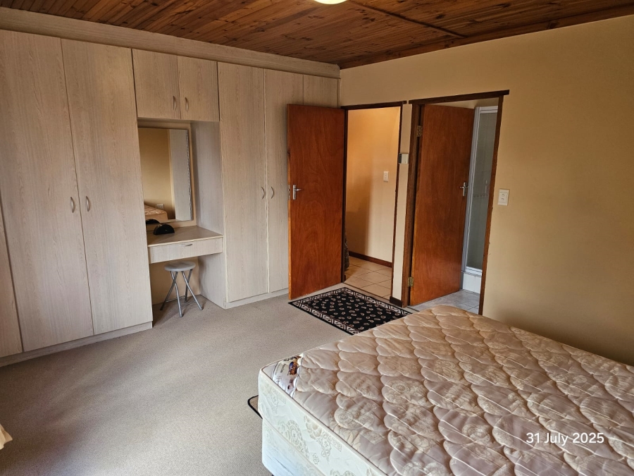 5 Bedroom Property for Sale in Stilbaai Wes Western Cape